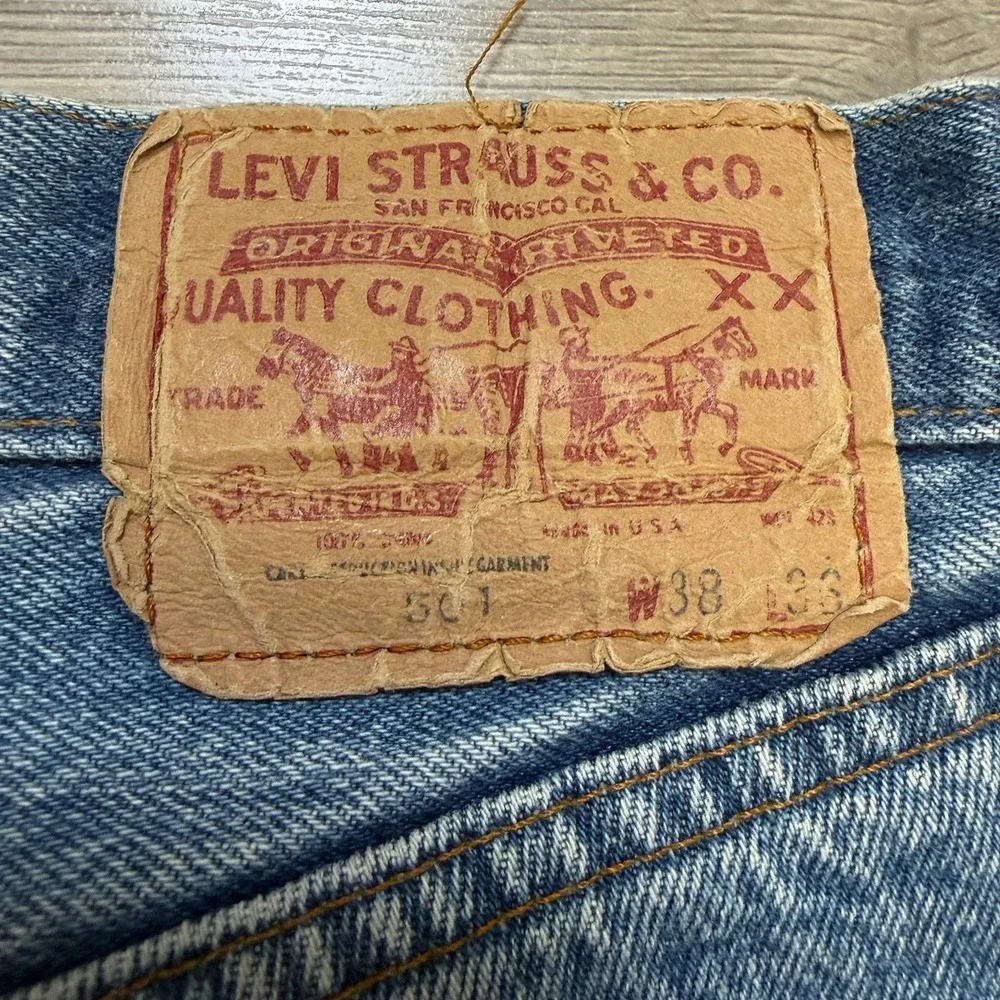 Vintage 1983 Levi's 501 Jeans Mens 34x32 Blue USA Made Button Fly Red Tab